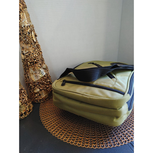 ful Red Label Messenger Crossbody - Picture 5 of 8